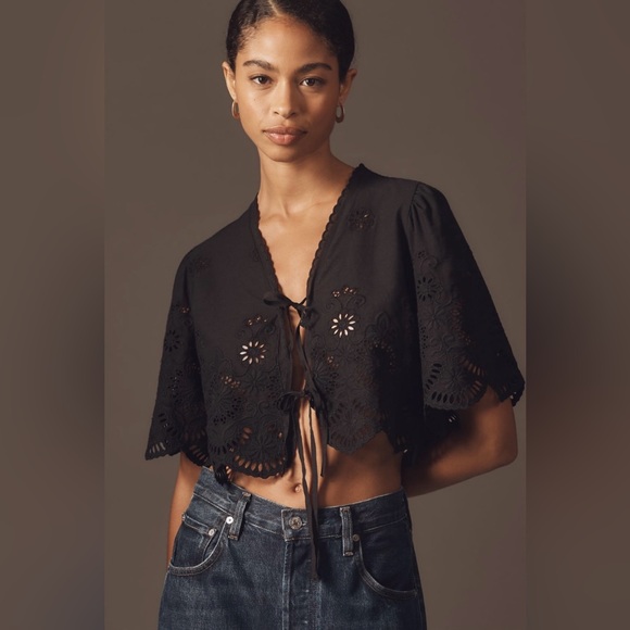 Anthropologie Tops - Crop Tie-Front Top
Anthropologie
In: Black